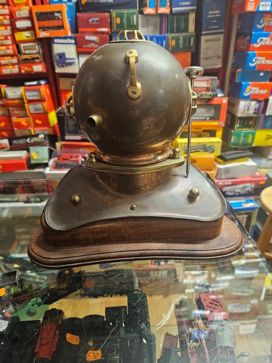 Vintage Looking Divers Helmet Clock - Image 3