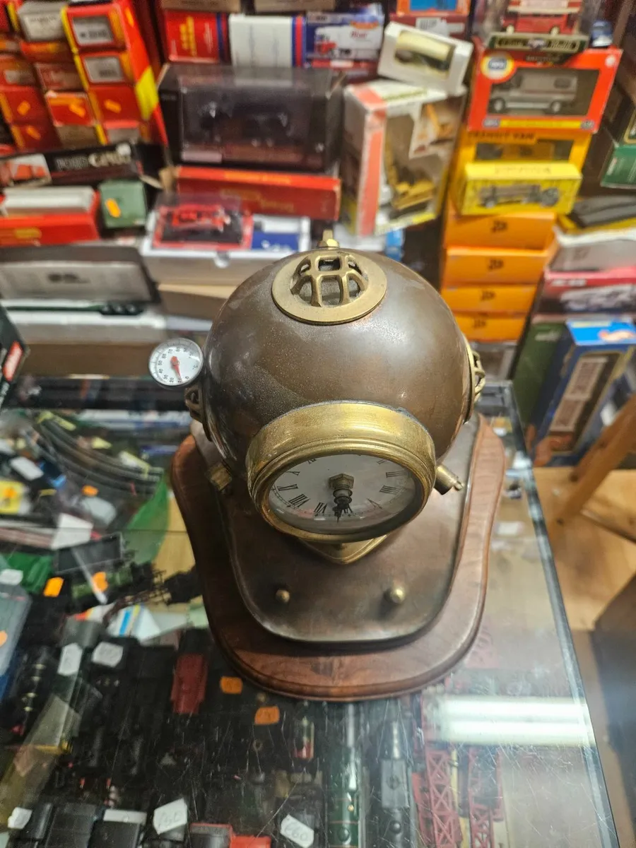 Vintage Looking Divers Helmet Clock - Image 4