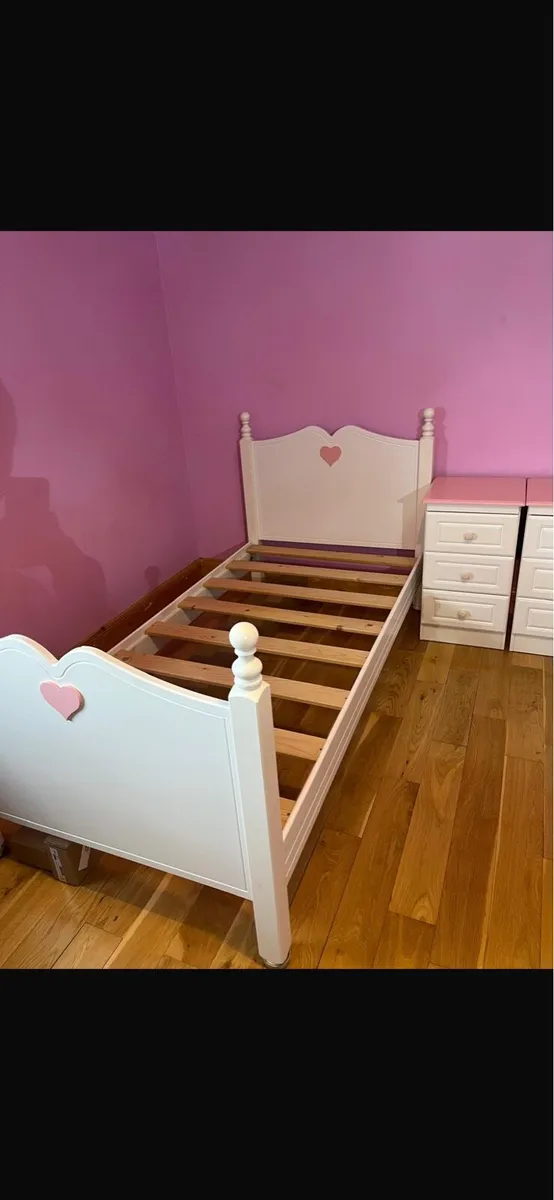 2 single beds - Image 2