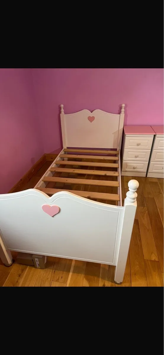 2 single beds - Image 4