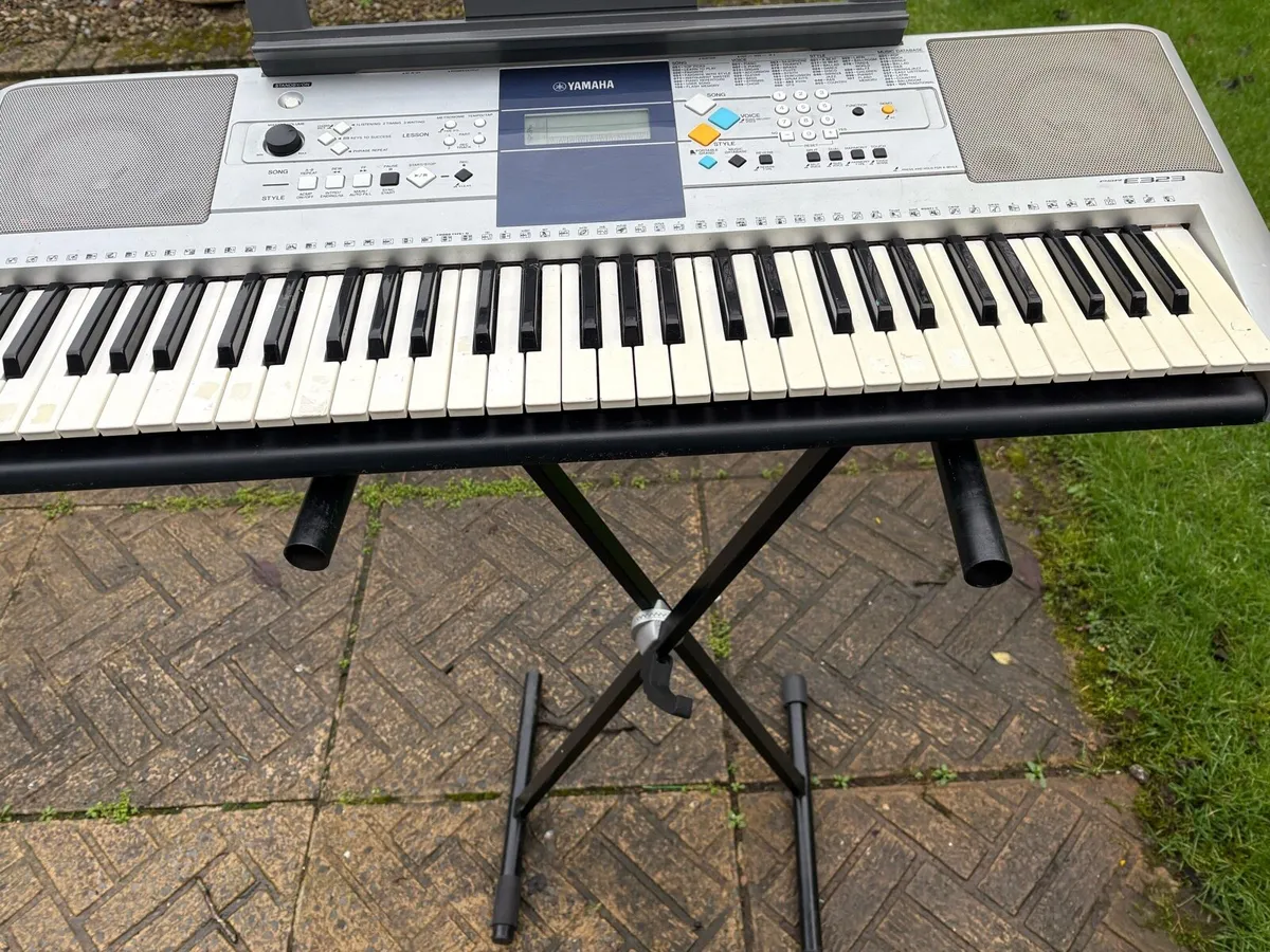 Electric key board and stand - Image 4