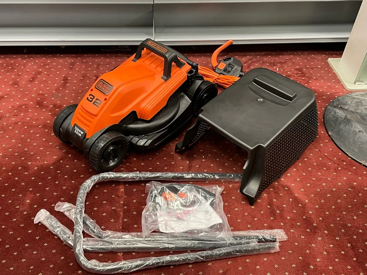 Black and Decker Lawn Mower - Image 3