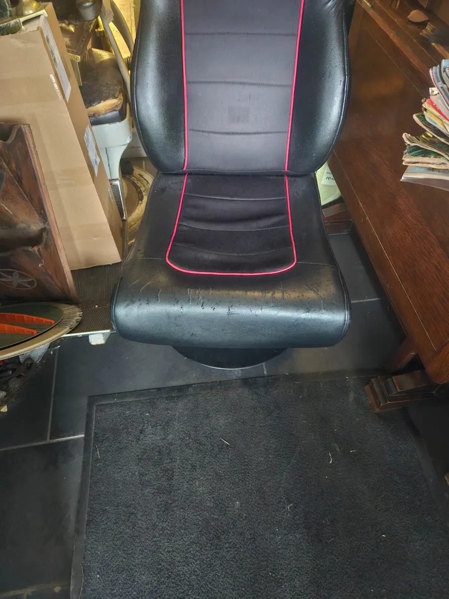 Games Chair - Image 2
