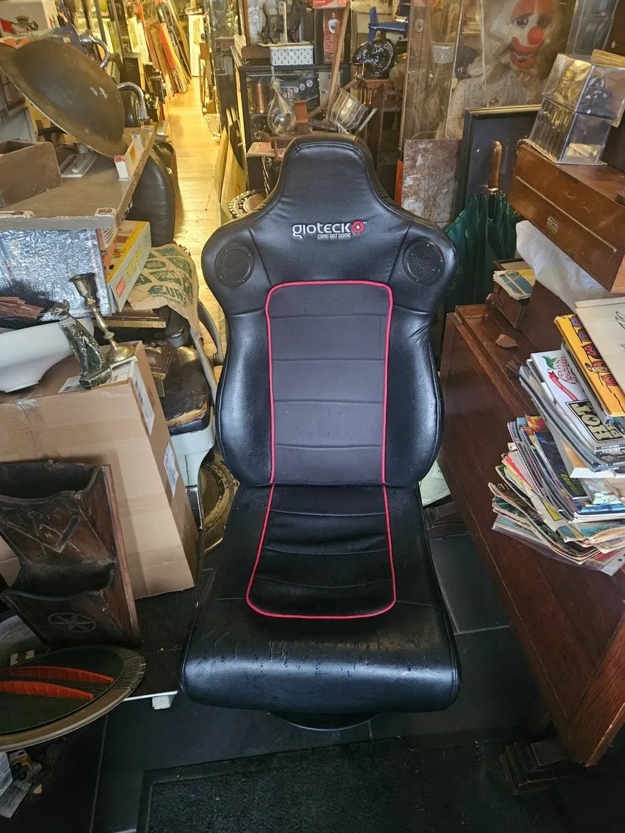 Games Chair - Image 1