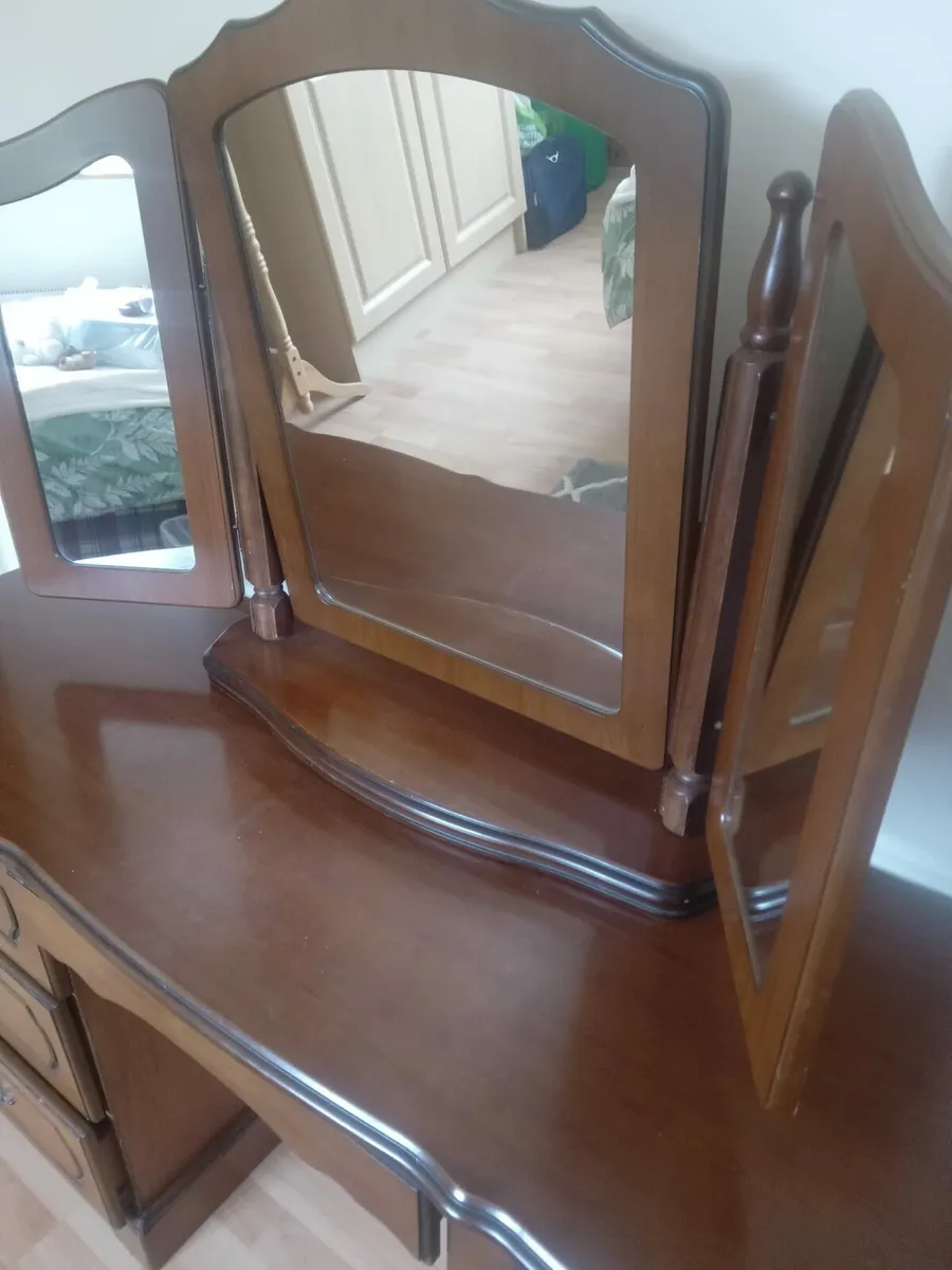 Mahogany table and mirror - Image 3