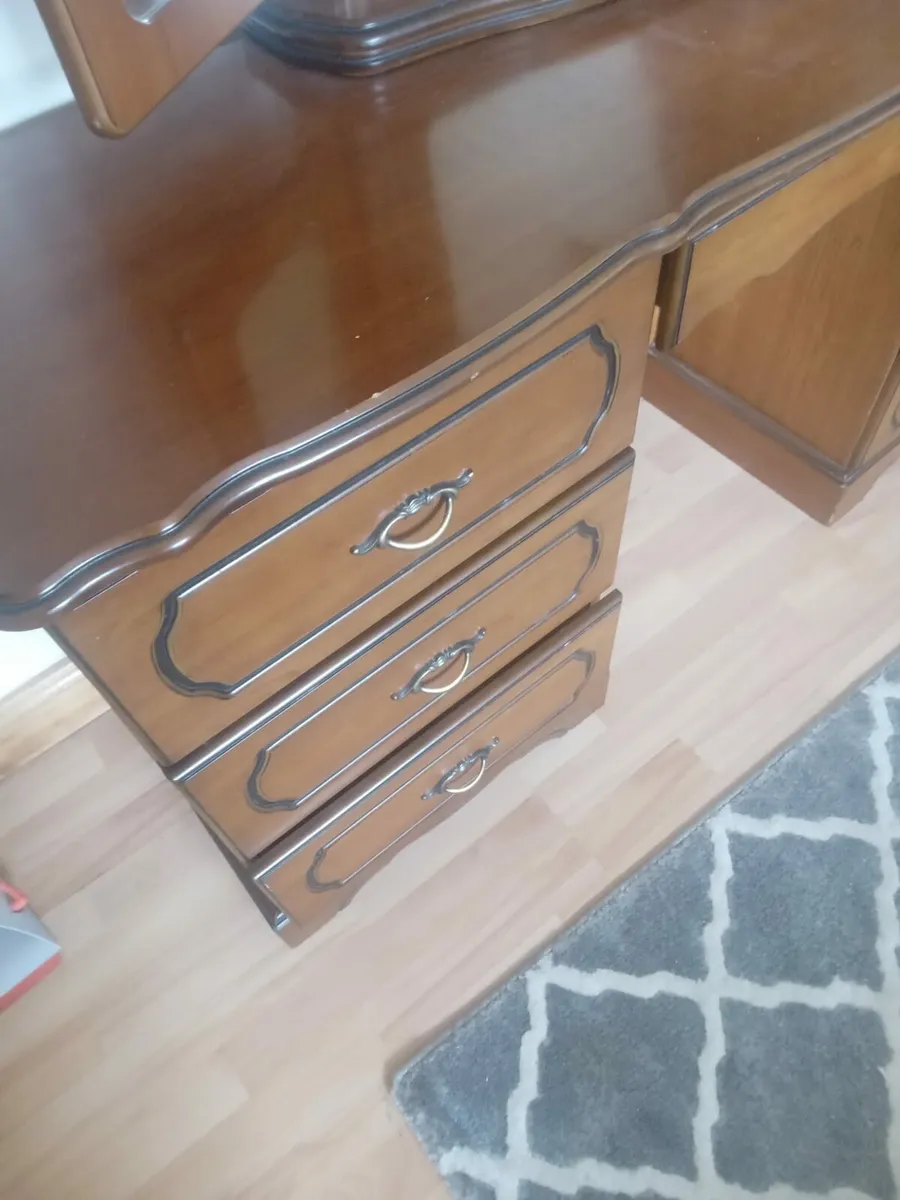 Mahogany table and mirror - Image 2