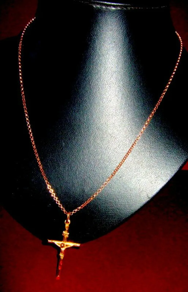 Vintage Hallmarked 9ct Gold Crucifix and Chain - Image 3