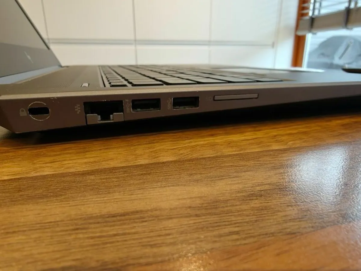 HP ZBook 15 G5 | i7 | 32GB | 512GB | 15.6" FHD | - Image 4