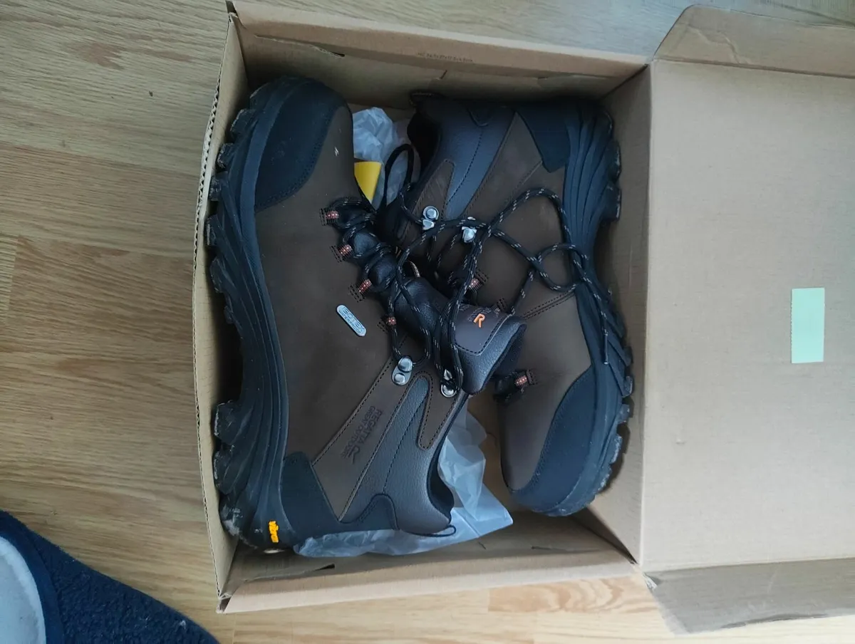 BARGAIN!!! Regatta Great Outdoors leather boots - Image 1