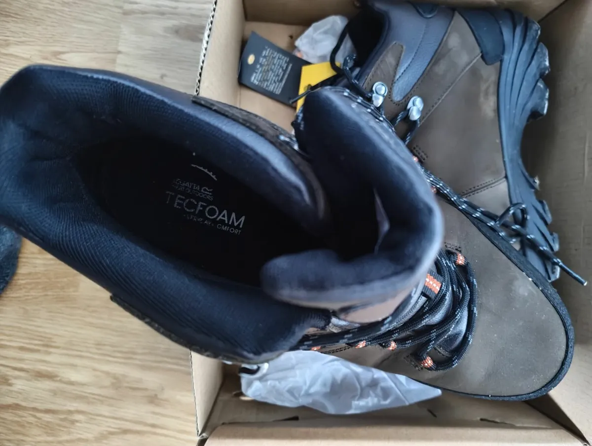 BARGAIN!!! Regatta Great Outdoors leather boots - Image 2