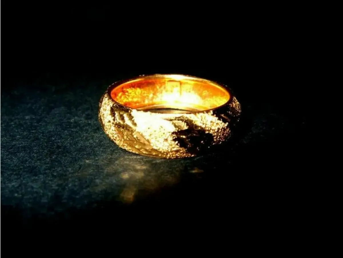 Vintage 9ct Gold Hallmarked Wedding Band - Image 3