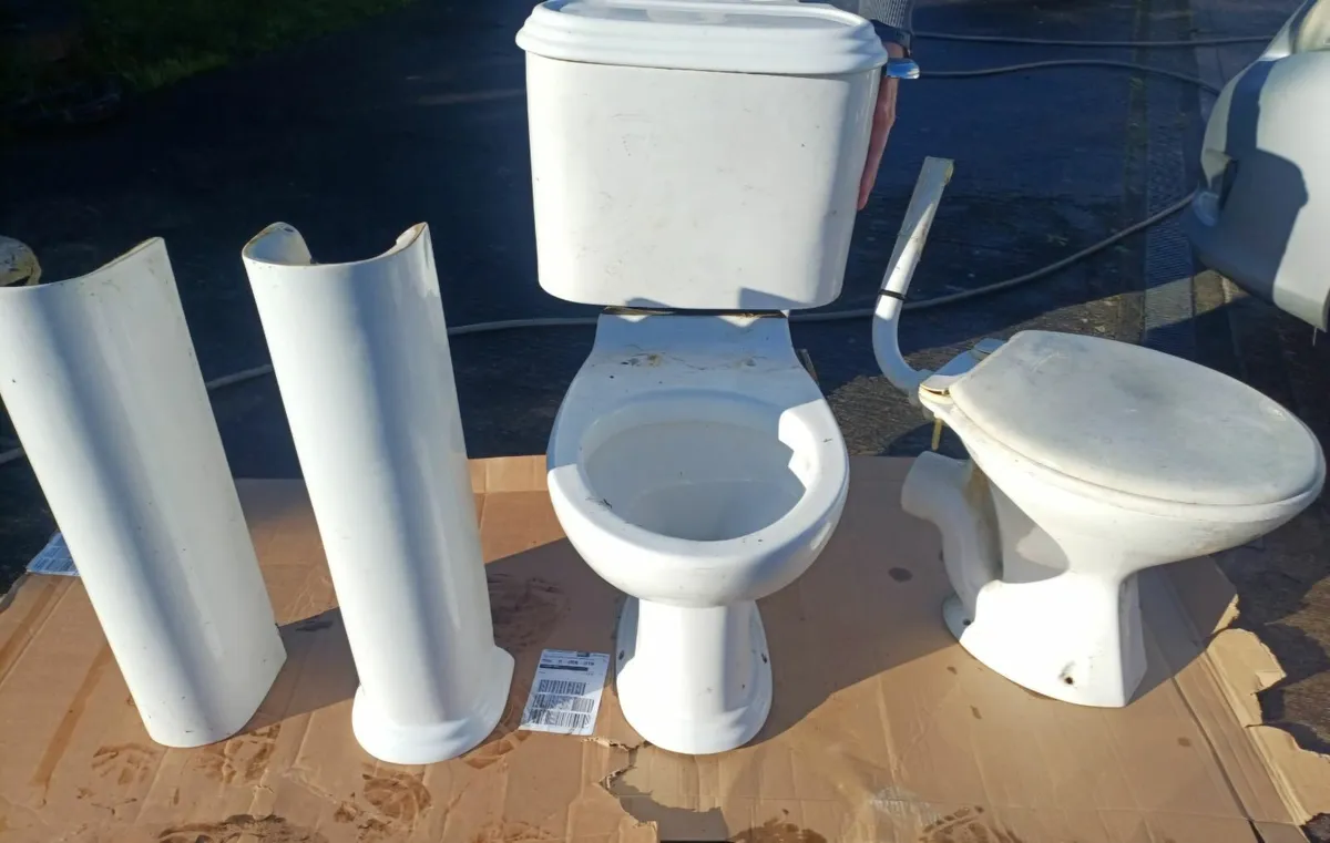 Toilet, shower tray - Image 1