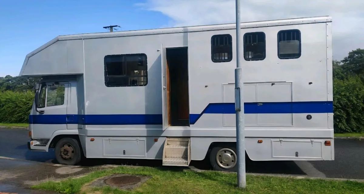 1999 Daf 45 150 Horsebox - Image 1
