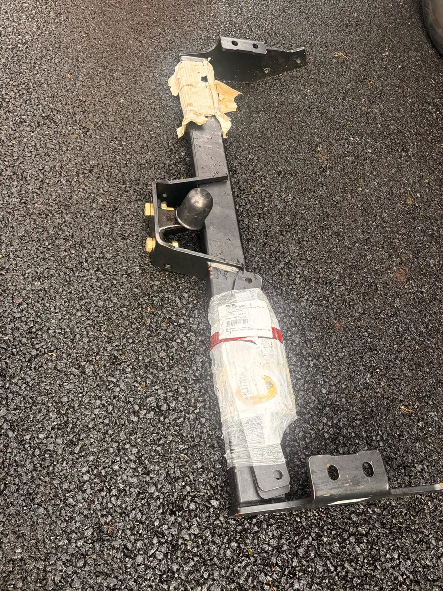 Renault trafic tow hitch - Image 1