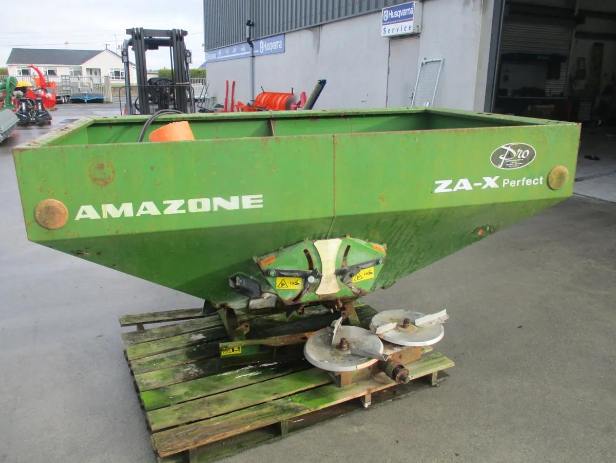 Amazone ZAX 1402 fertliser spreader - Image 3