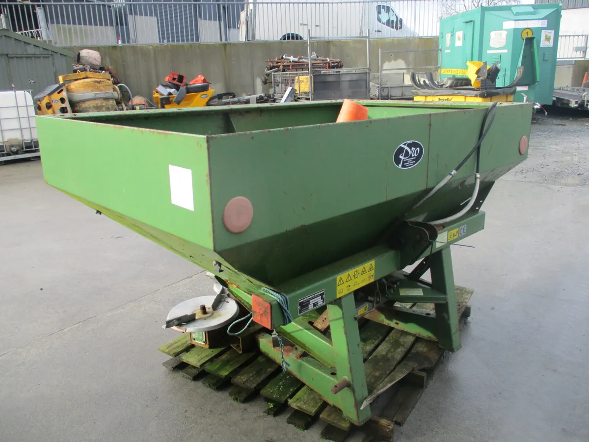 Amazone ZAX 1402 fertliser spreader - Image 1