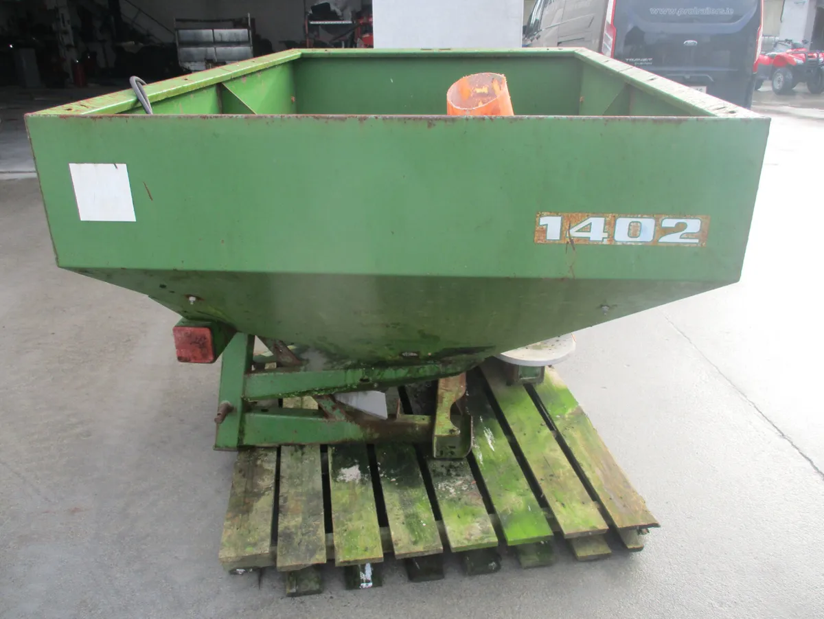Amazone ZAX 1402 fertliser spreader - Image 4