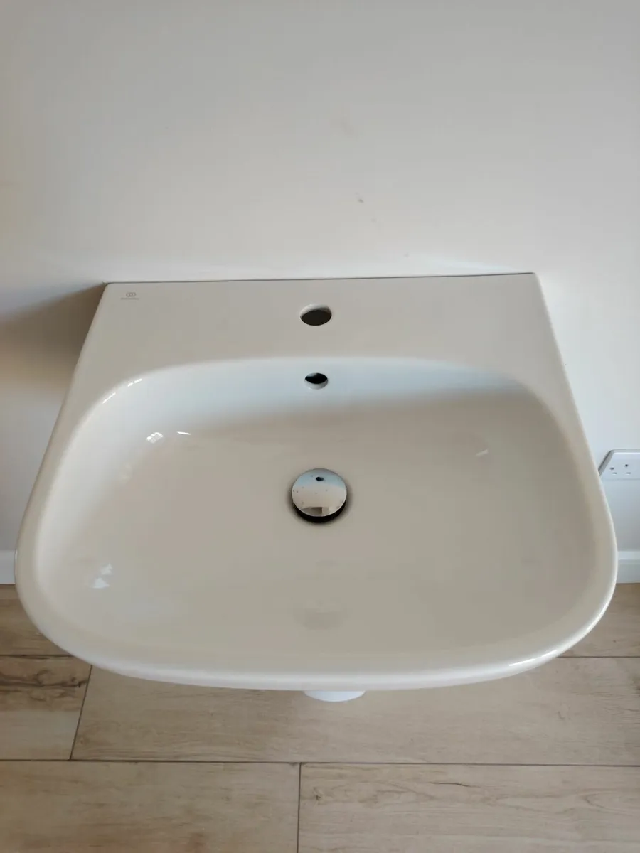 Ideal Standard Bathroom Sink & Pedestal (500mm) - Image 2