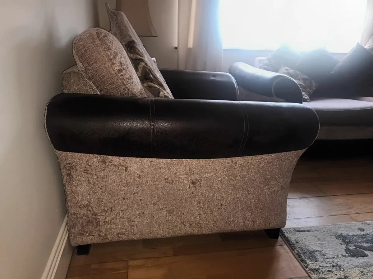 3 Piece Suite of Furniture - Image 3