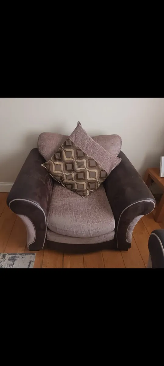 3 Piece Suite of Furniture - Image 4