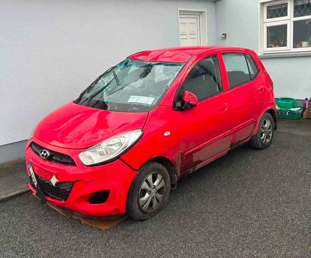 132 Hyundai i10 crashed/repairable - Image 2