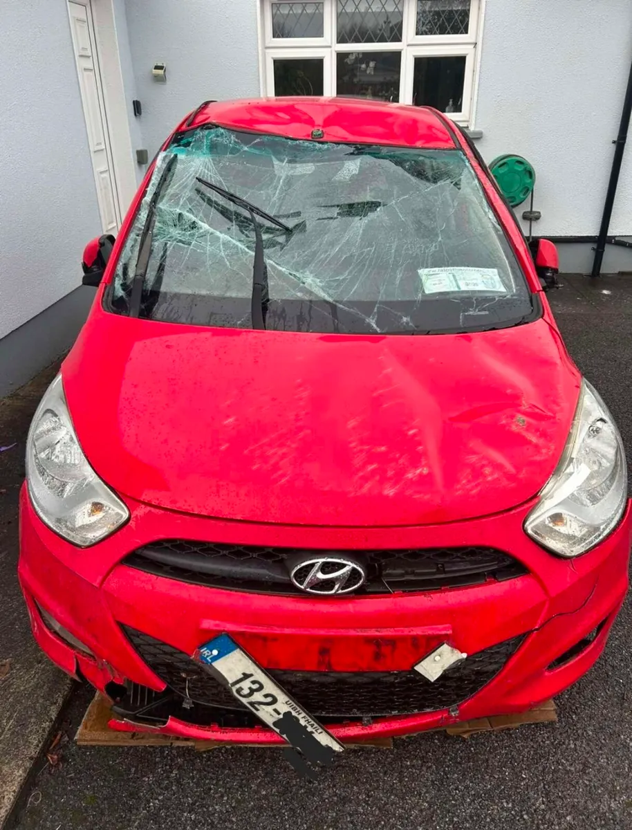 132 Hyundai i10 crashed/repairable - Image 3