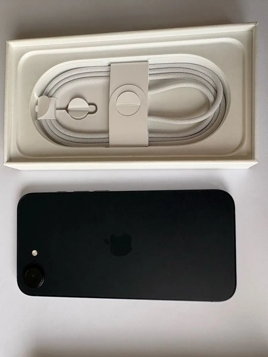 Apple iPhone 16e - Black - Image 4