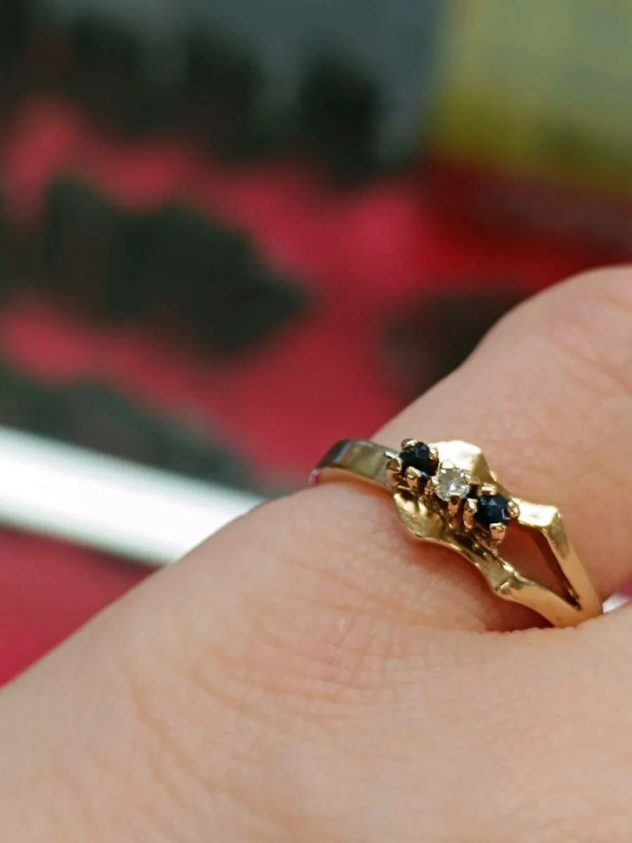 Vintage 9k Gold Diamond & Sapphire Ring - Image 3