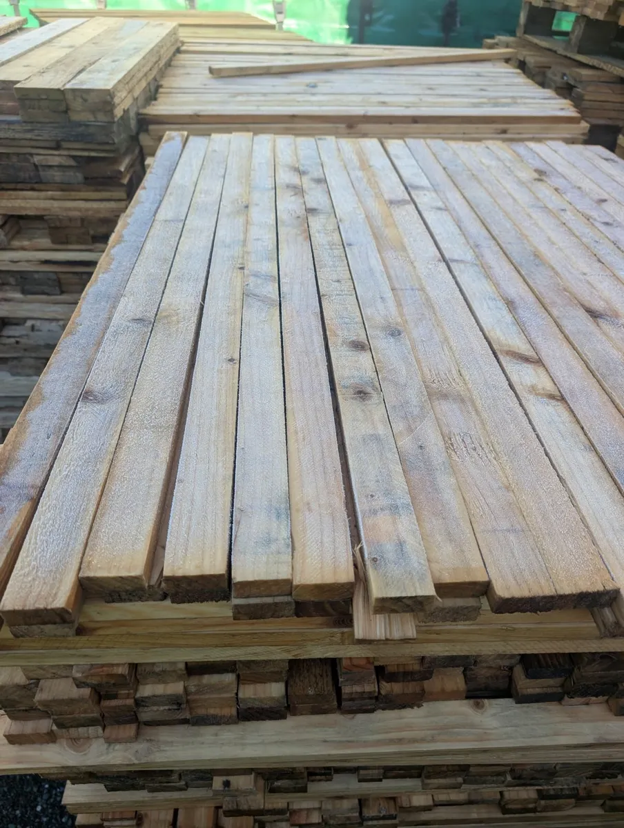 Bales of pallet boards & Batons - Image 3