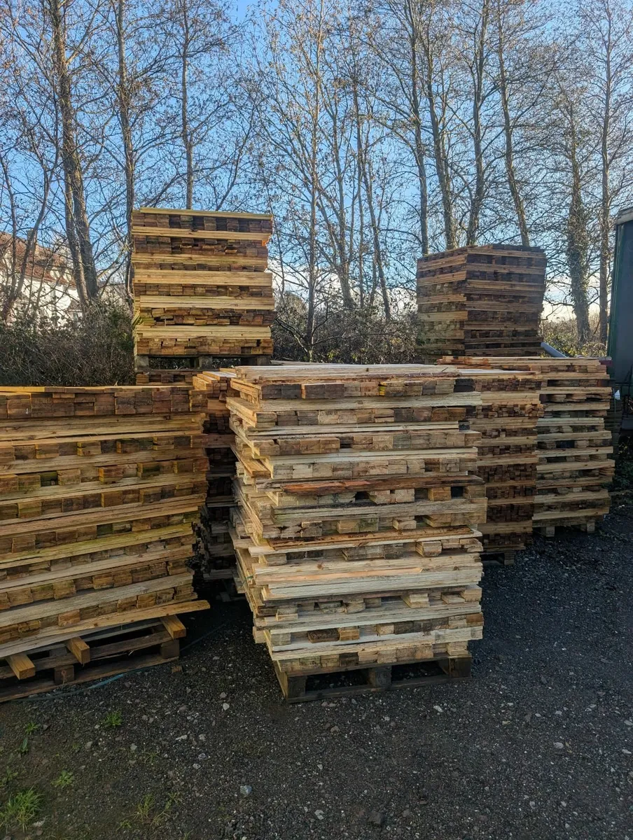 Bales of pallet boards & Batons - Image 1