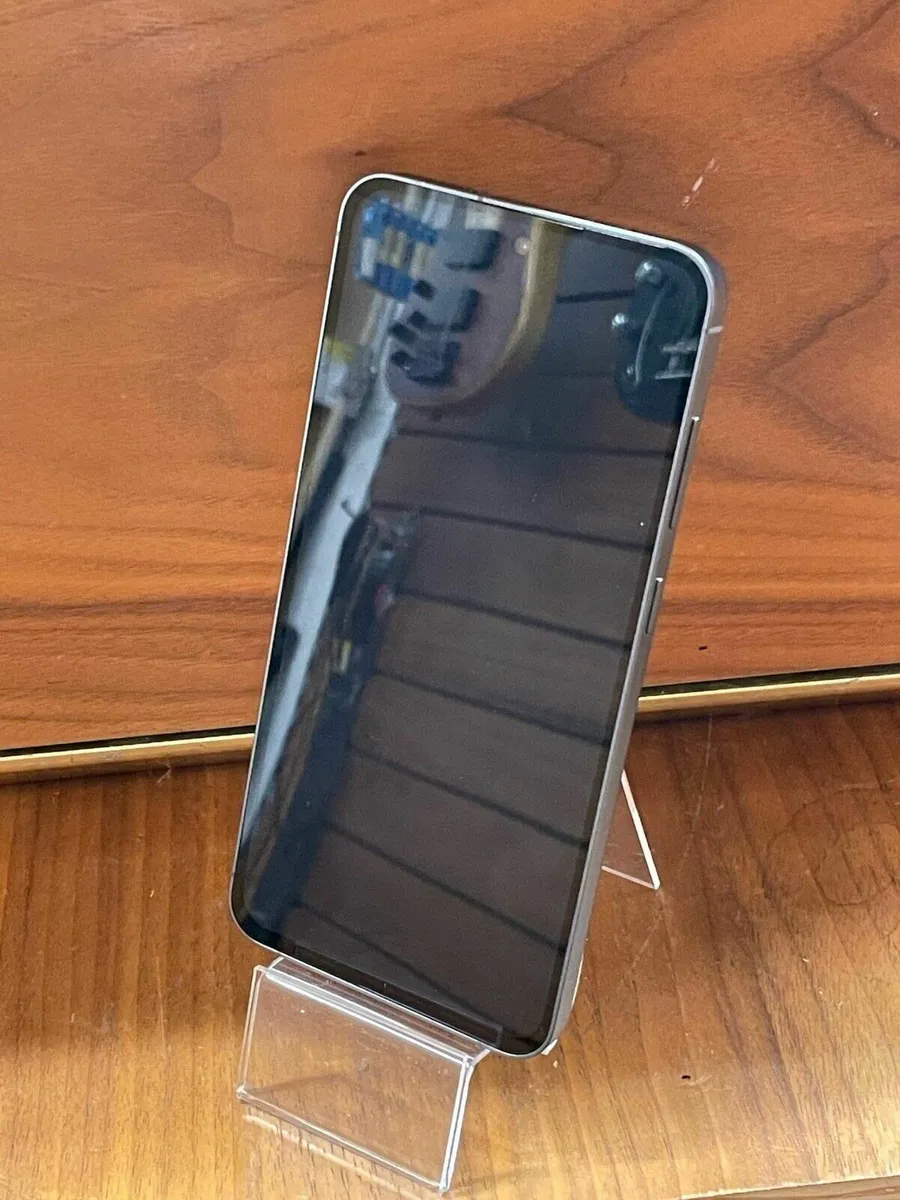 Samsung S24 FE - Image 1