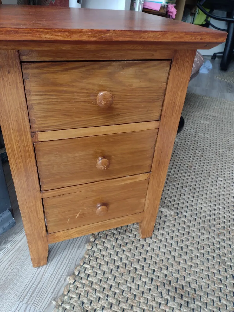 Very heavy solid Oak side table with 3 drawers - Image 1