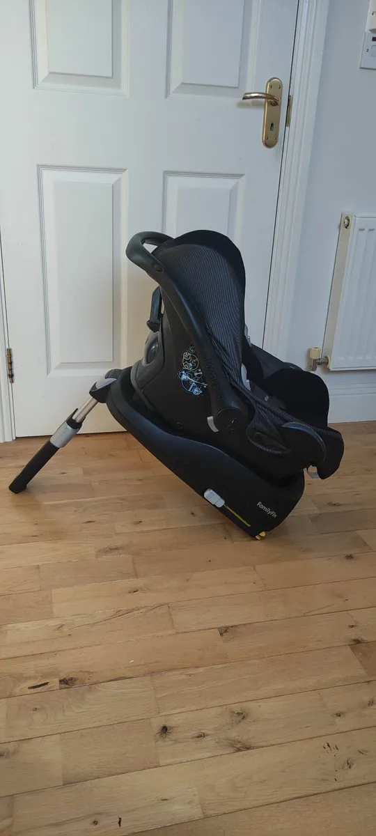 Bugaboo chameleon buggy with Maxi Cosi car seat - Image 4