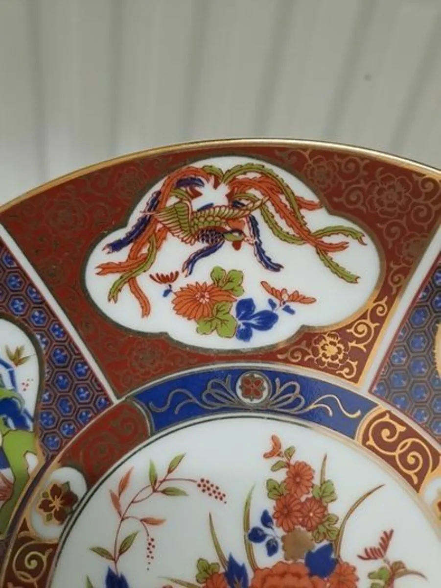 Imari plate with camelias and phoenix - Image 2
