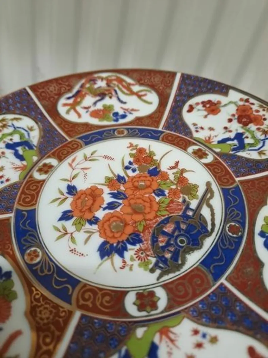 Imari plate with camelias and phoenix - Image 4