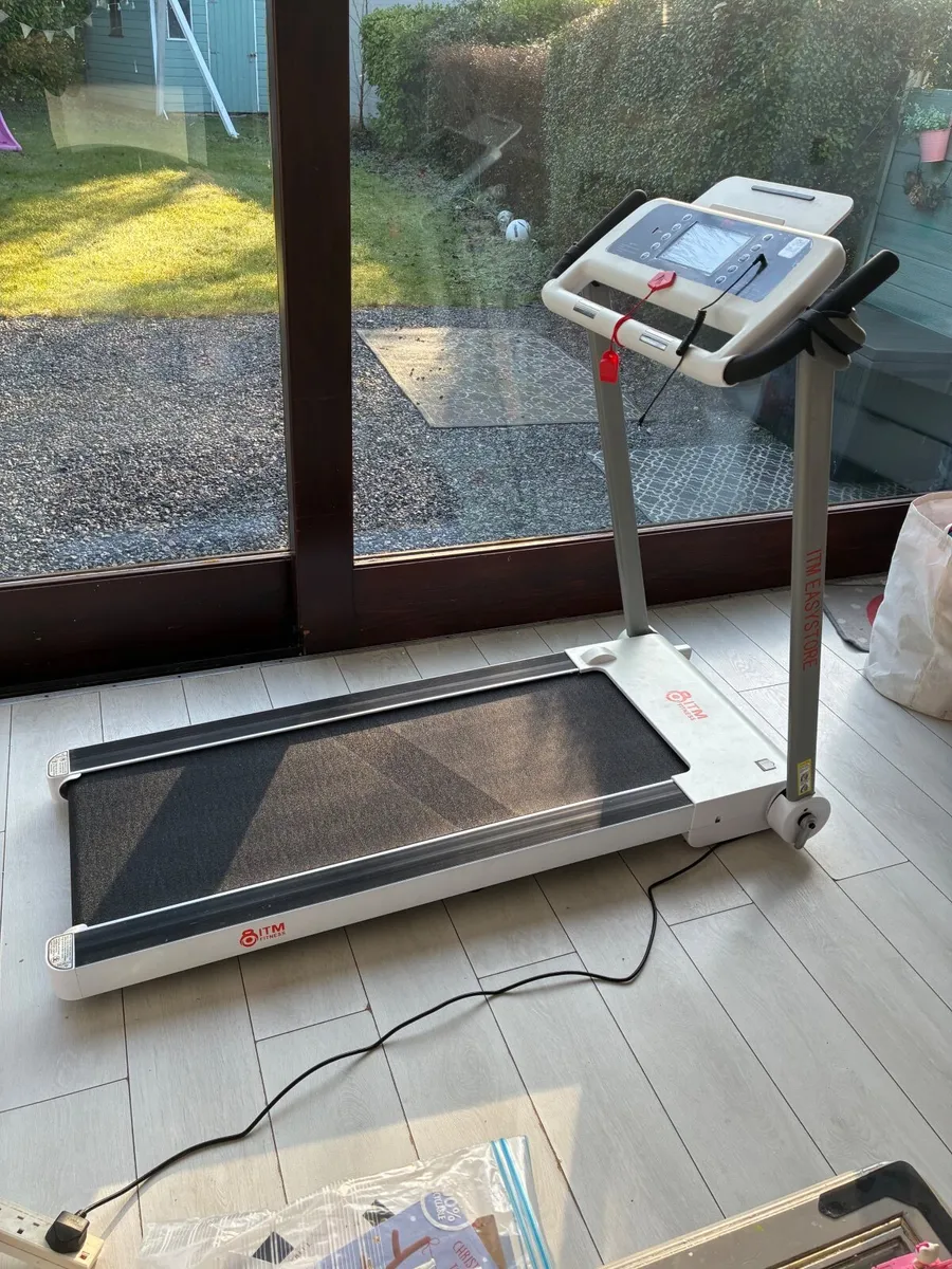 Treadmill - foldable - Image 1