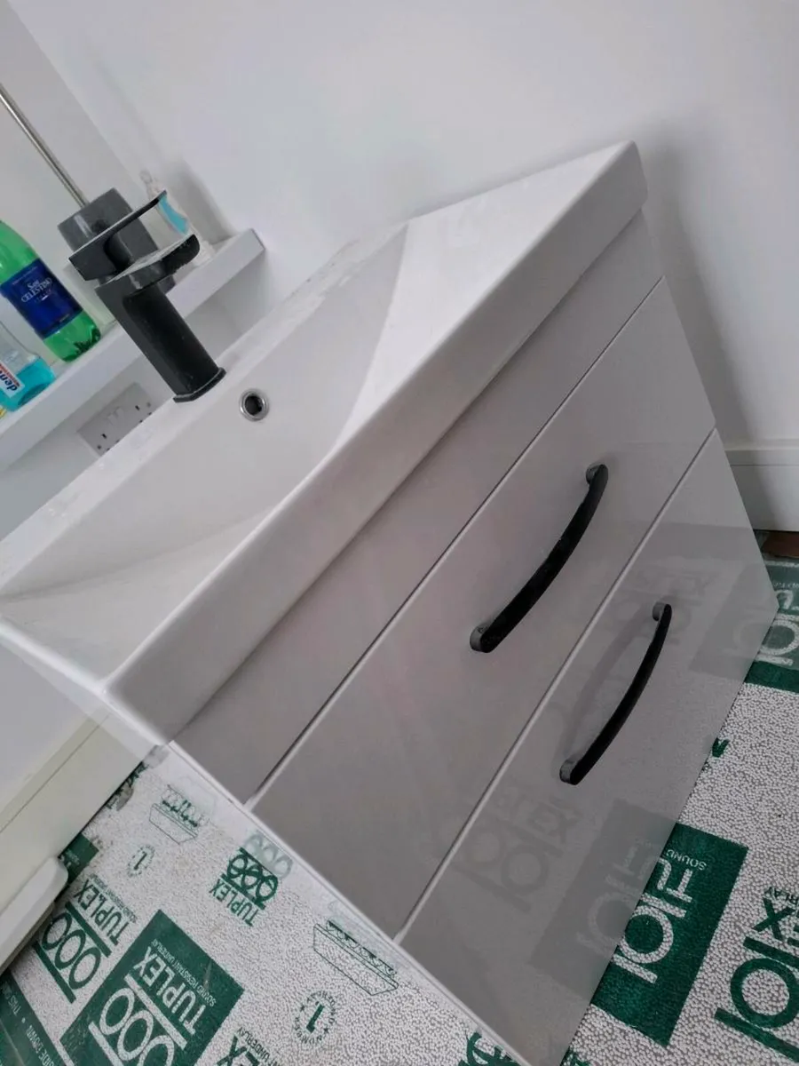 White wall hung vanity unti, sink and taps