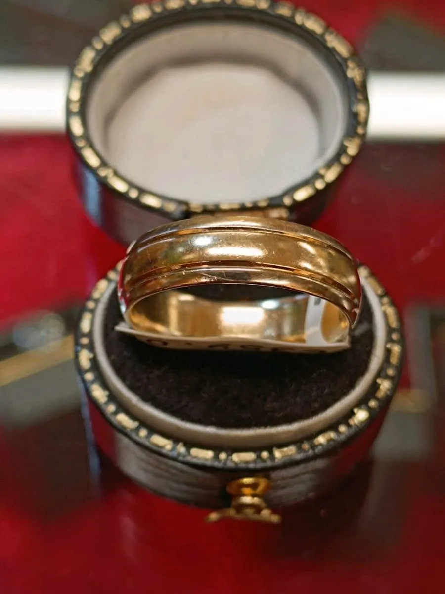 9k yellow gold wedding band ring - Image 3