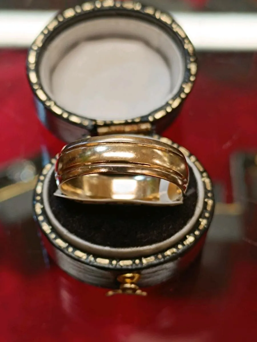 9k yellow gold wedding band ring - Image 4