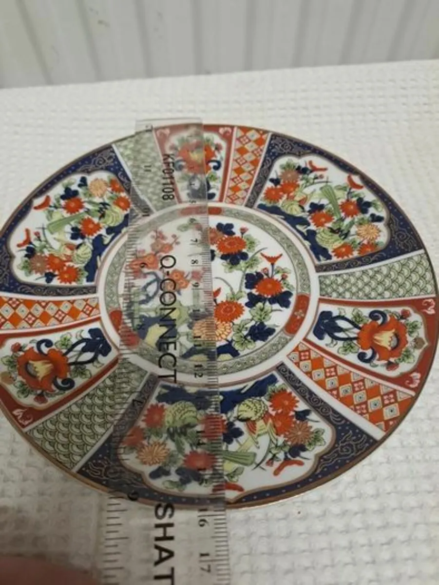 Vintage Imari plate floral and bird pattern - Image 2