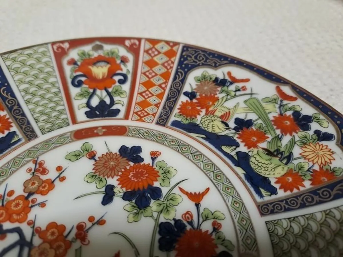 Vintage Imari plate floral and bird pattern - Image 3