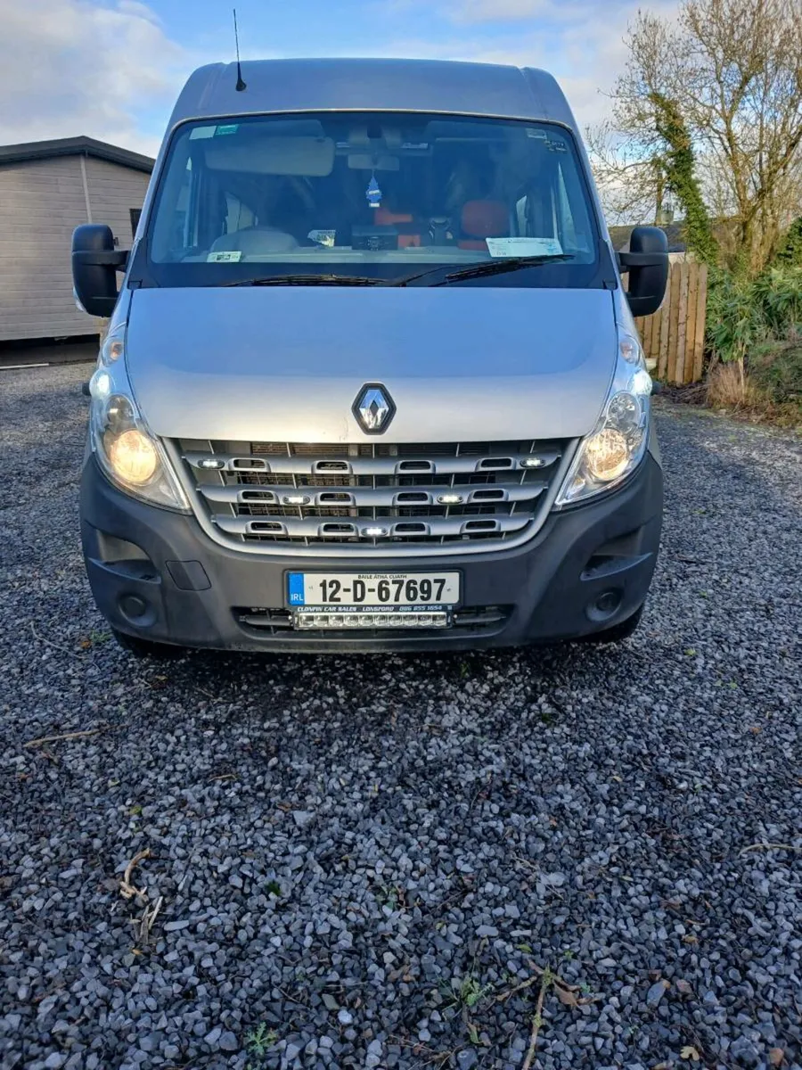Renault Master Minibus - Image 2