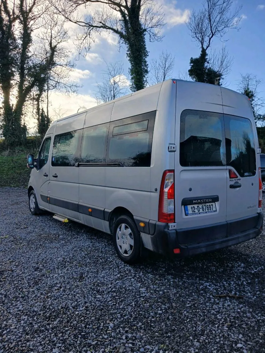 Renault Master Minibus - Image 4