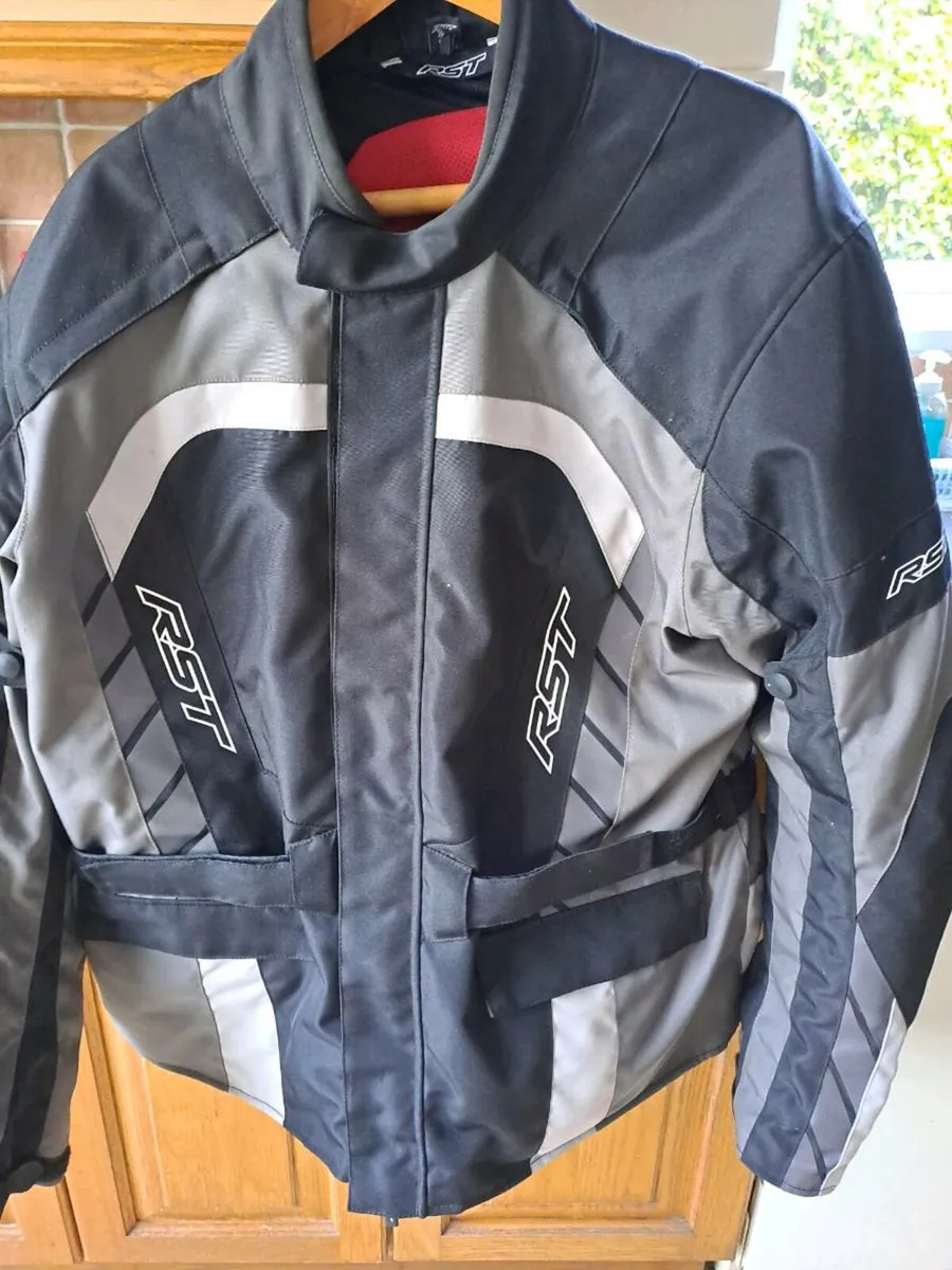 Motorcycle helmet, Motorcycle jacket - Image 1