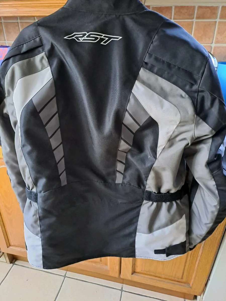 Motorcycle helmet, Motorcycle jacket - Image 2