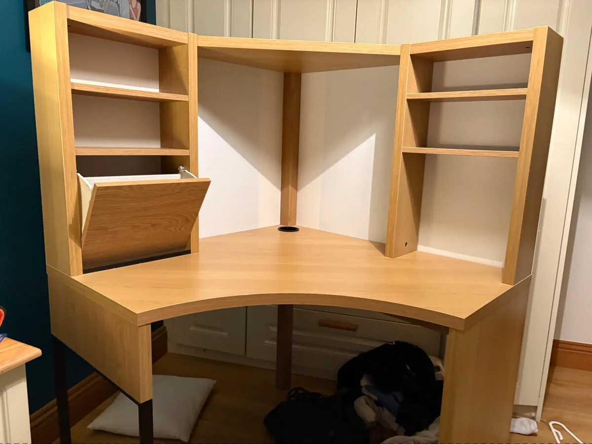 Office desk - Image 1