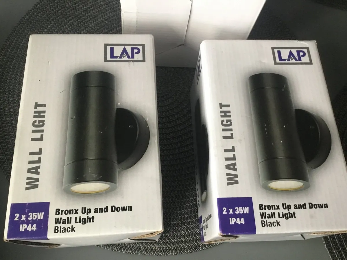 Out door lights with bulbs - Image 1