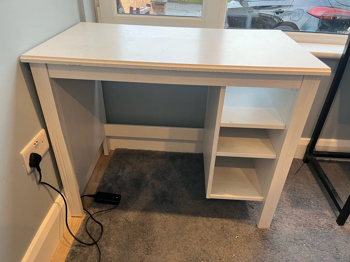 Study desk - Image 1