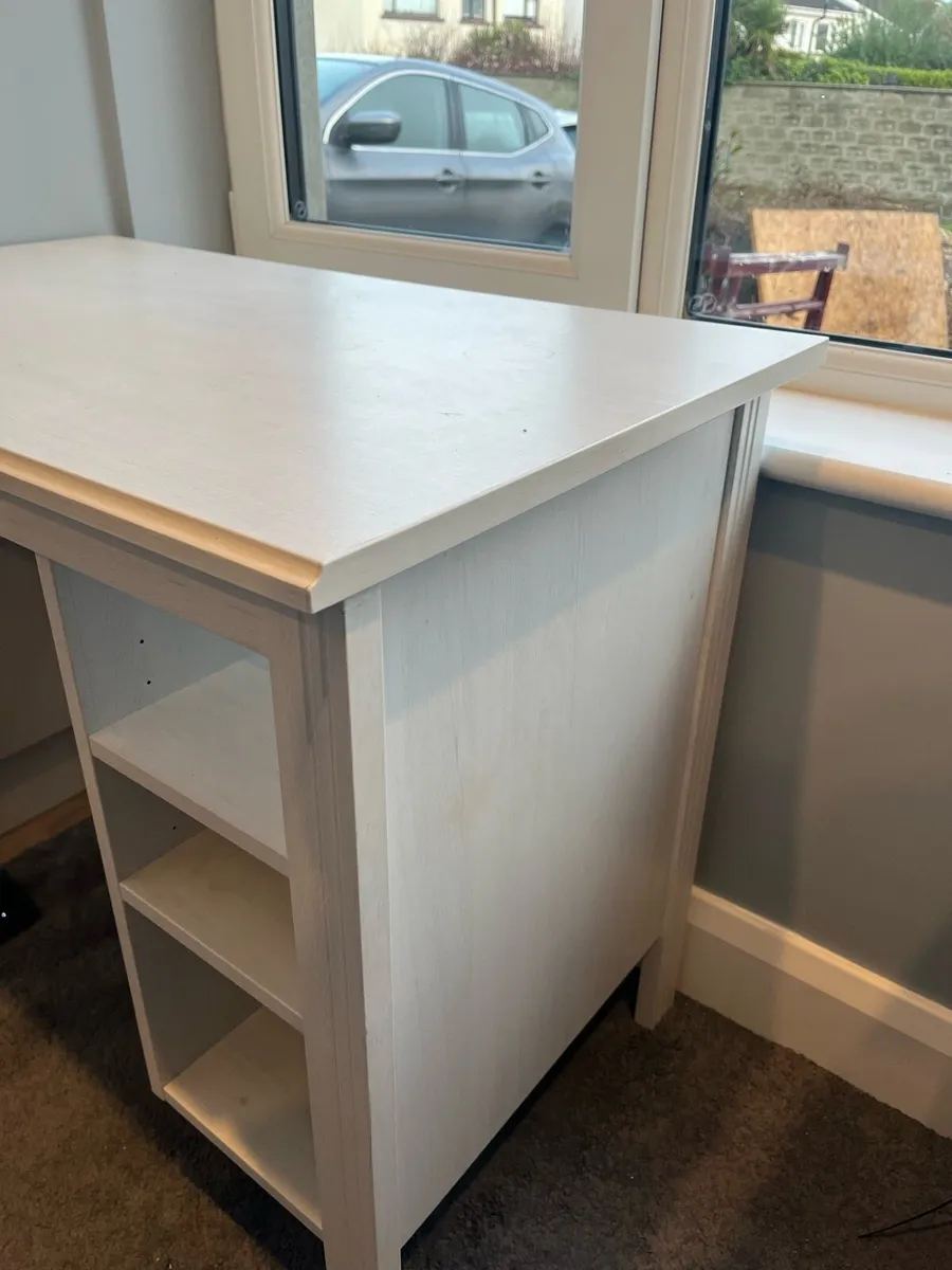 Study desk - Image 2