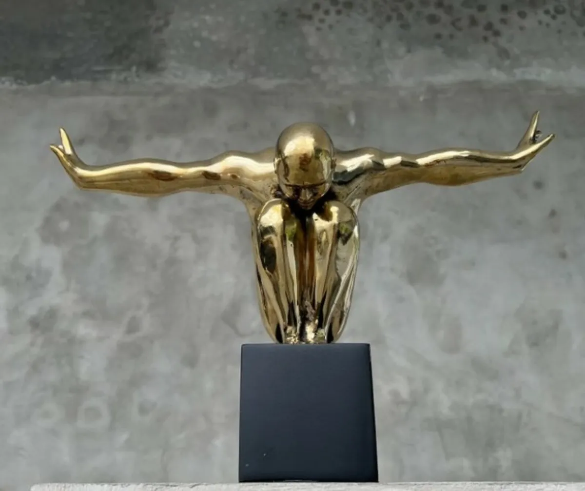 Large bronze sculpture on custom stand - Image 4